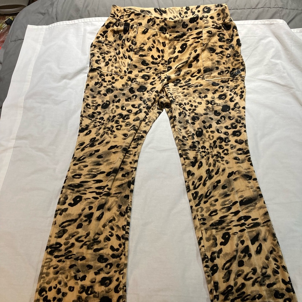 Women’s Juicy Couture Leopard print fleece pants! Size 1X, NWOT!